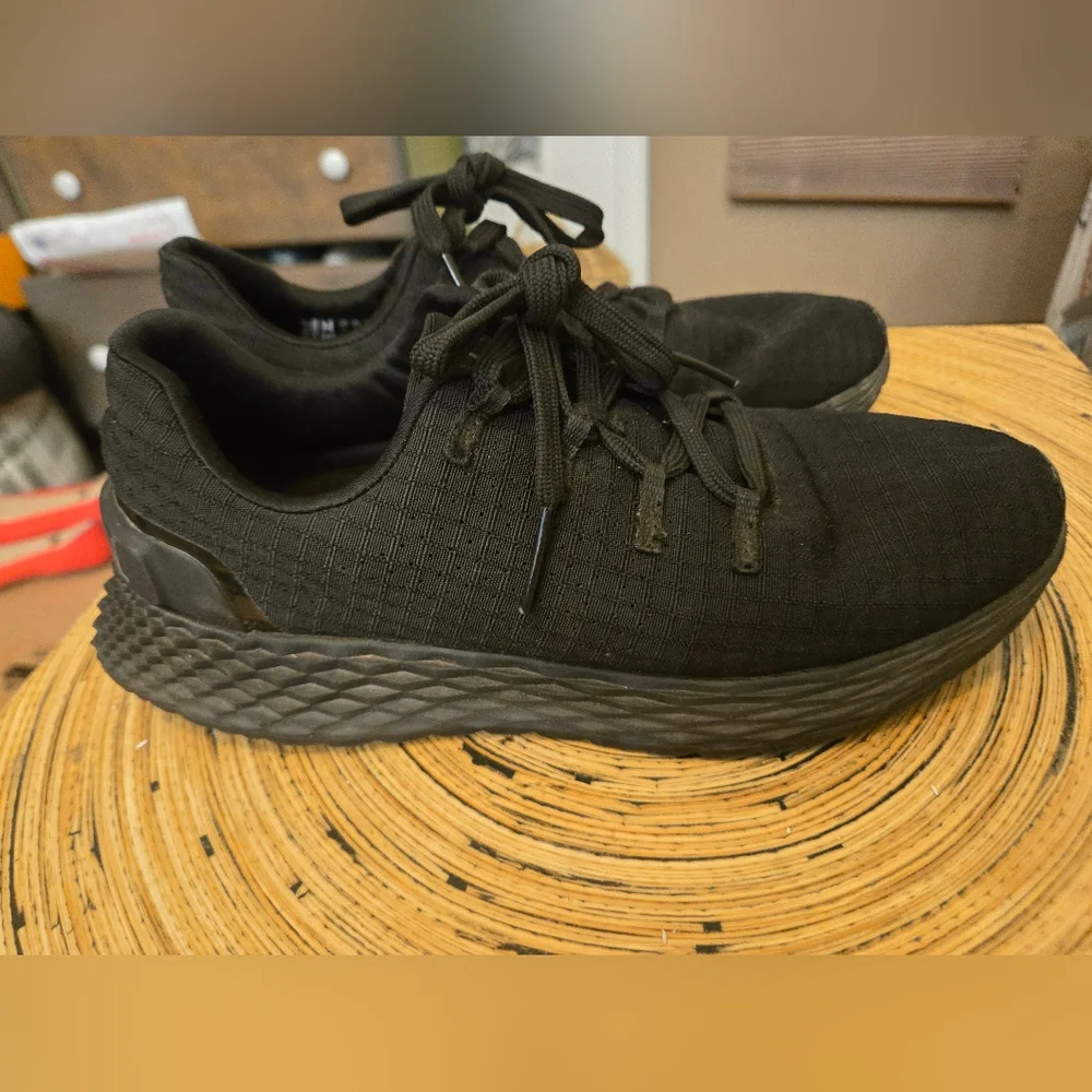 Nobull women's size 7 Allday Ripstop triple black